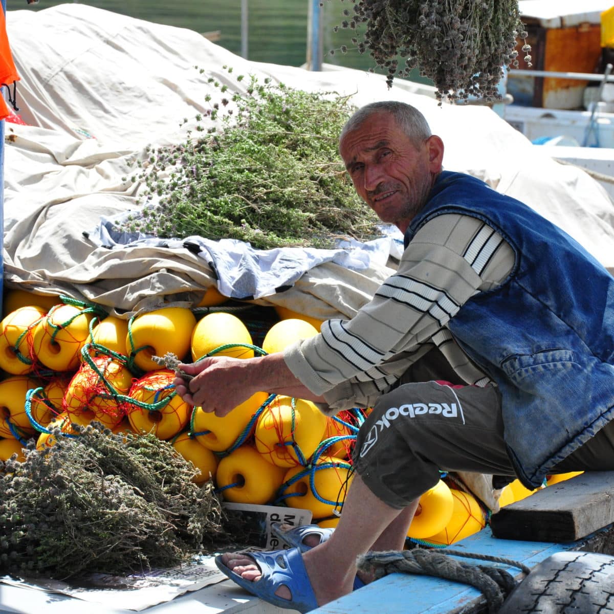 Pêcheur avec un filet maillant dérivant. Datça, Turquie. Crédit photo : Oceana Europe - Maria Jose Cornax