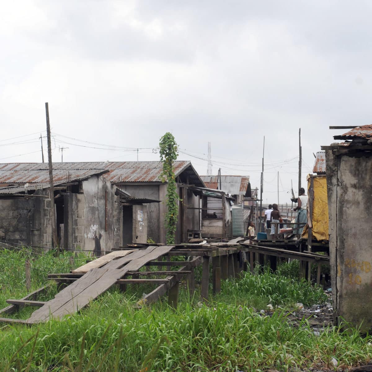 Un enfant dans un bidonville de Lagos © AFP PHOTO / PIUS UTOMI EKPEI