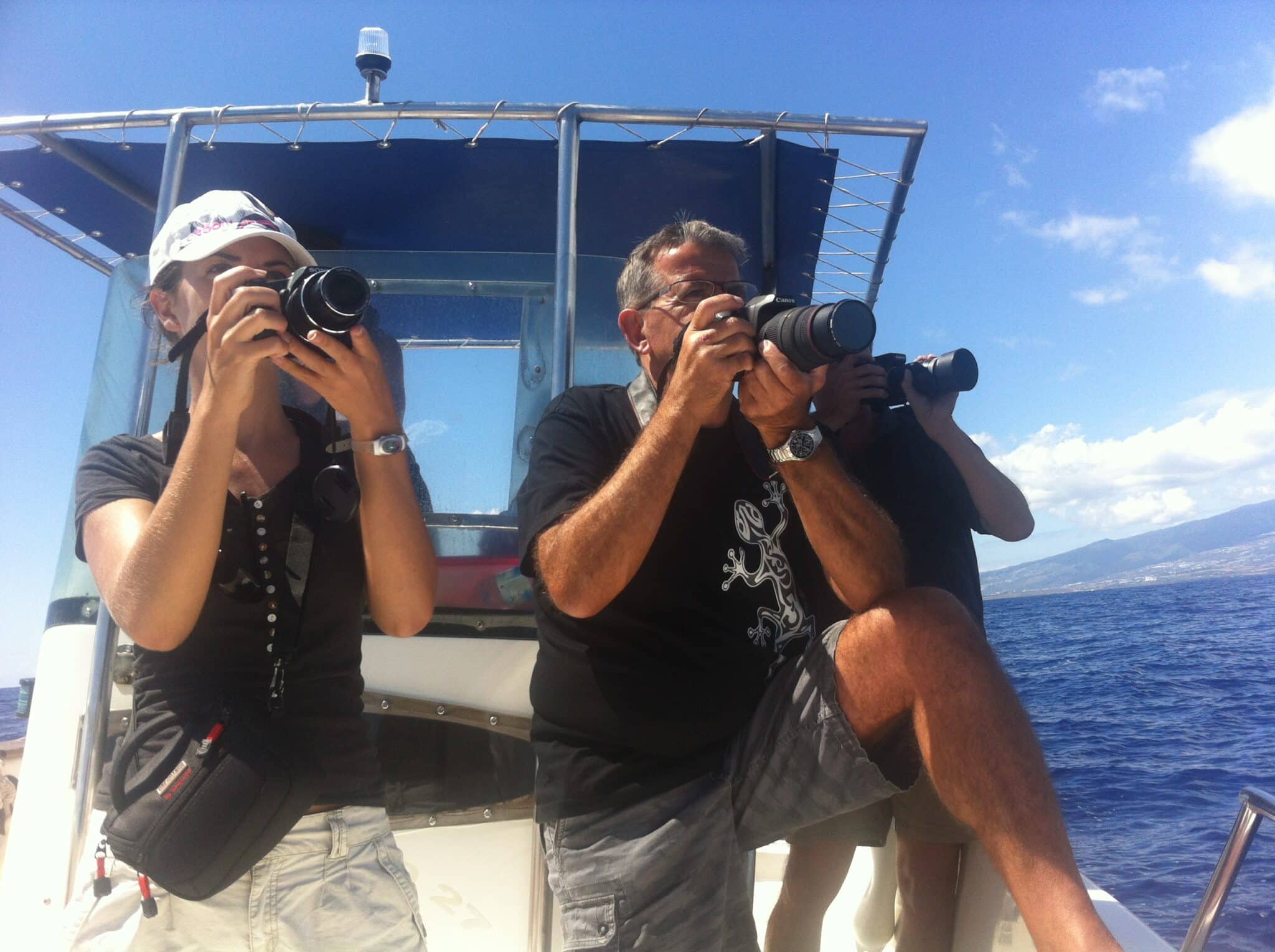 La Réunion: des bénévoles de l'association Globice lors d'une sortie en mer pour identifier les baleines au large des côtes réunionnaise. 