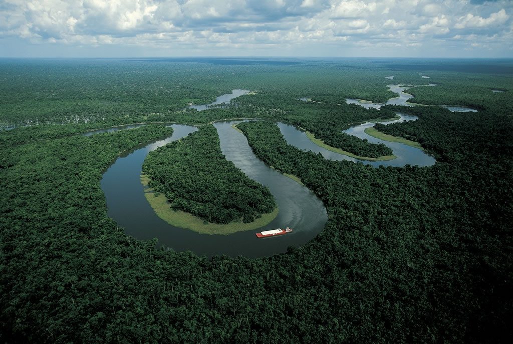 Méandres du fleuve Amazone autour de Manaus, Brésil (3°10’ S - 60°00’ O) © Yann Arthus-Bertrand