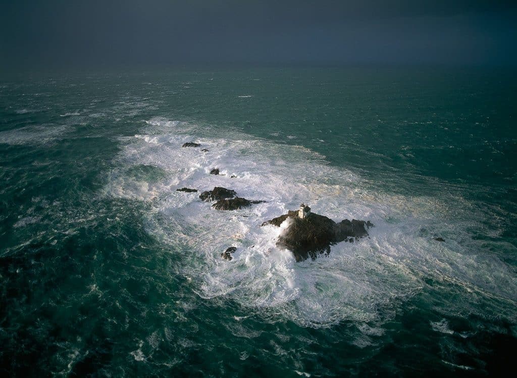 Phare de Tévennec, Finistere, France (48°04’ N - 4°47’ O) © Yann Artthus-Bertrand / Altitude Photo