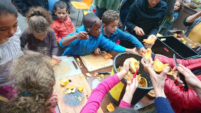 À Montreuil, une cuisine mobile pour apprendre aux enfants à cuisiner bio -  GoodPlanet mag'