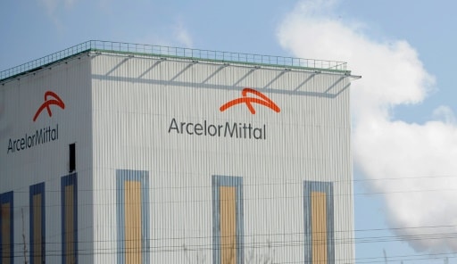 Le logo d'ArcelorMittal sur un bâtiment, le 9 mars 2012 à Florange, en Moselle © AFP/Archives JEAN-CHRISTOPHE VERHAEGEN