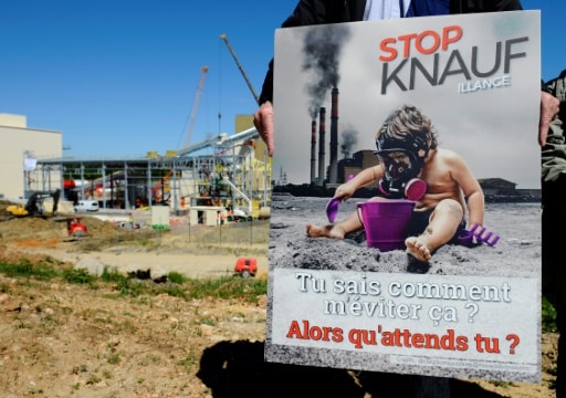 Des membres de l'association "Stop Knauf Illange" s'opposent à la contruction d'une usine de laine de roche, à Illange en Moselle le 15 mai 2019 © AFP/Archives JEAN-CHRISTOPHE VERHAEGEN