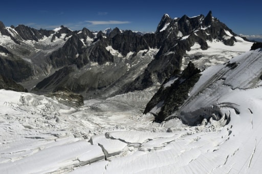 Les alpinistes suisses qui ont posé un avion de tourisme près du sommet du Mont-Blanc risquent, en l'état actuel du droit, une simple contravention à 38 euros © AFP/Archives PHILIPPE DESMAZES