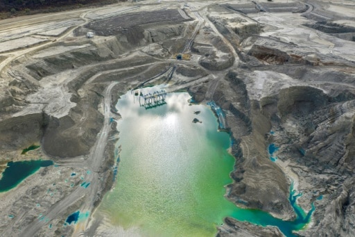 Des sites de stockage d'eaux polluées par l'exploitation de mine de cuivre, à Rancagua, au Chili, le 31 mai 2019 © AFP Martin BERNETTI