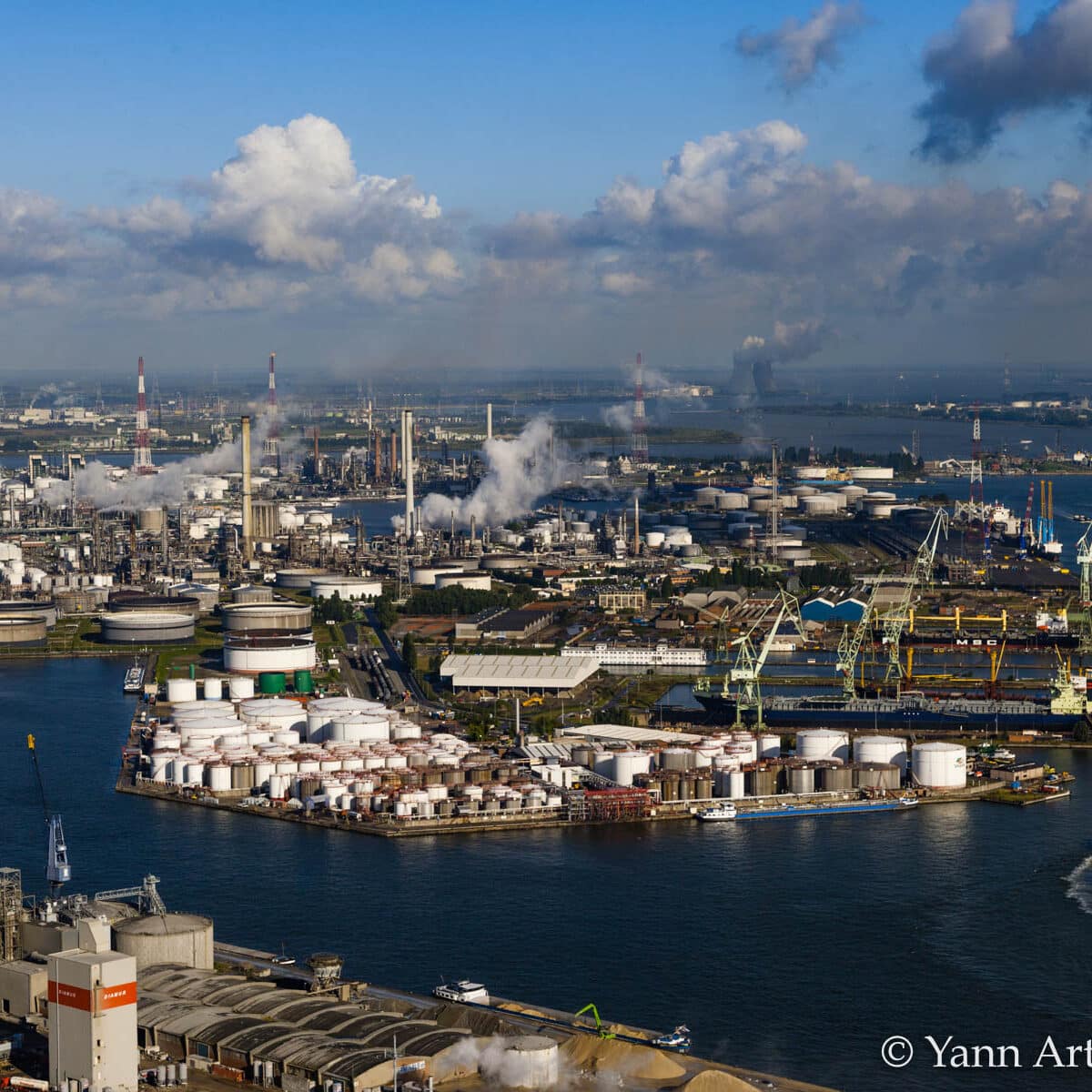 Belgique port indutriel et complexe pétrochimique