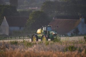 tracteur glyphosate pesticides France