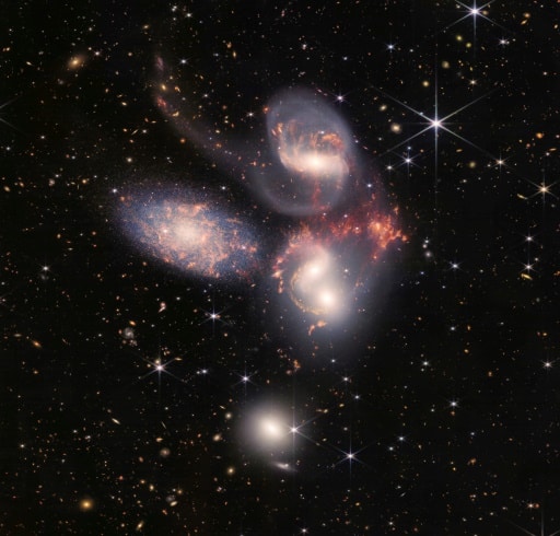 James Webb étoile nébuleuse spatial
