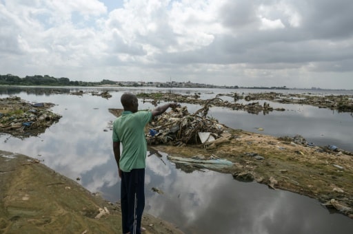 lagune abidjan polluéee pollution dechets plastiques