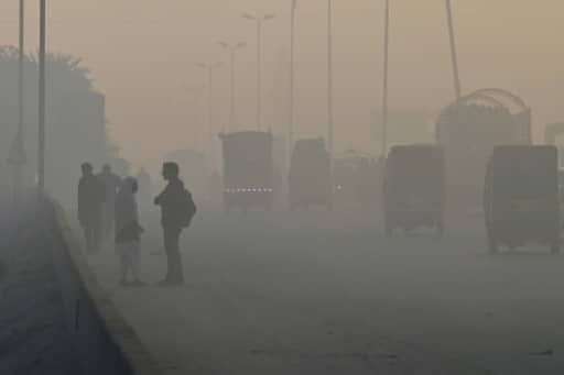 lahore pollution écoles fermées