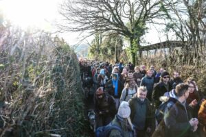 Des randonneurs manifestent à Cornwood en Angleterre conte l'interdiction du bivouac