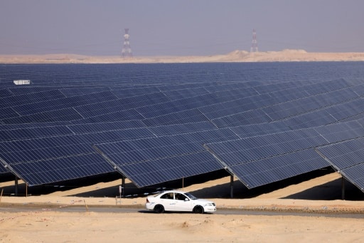 grande centrale solaire au monde emirats arabes unis