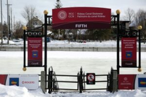 L'entrée fermée de la patinoire du canal Rideau, à Ottawa, au Canada