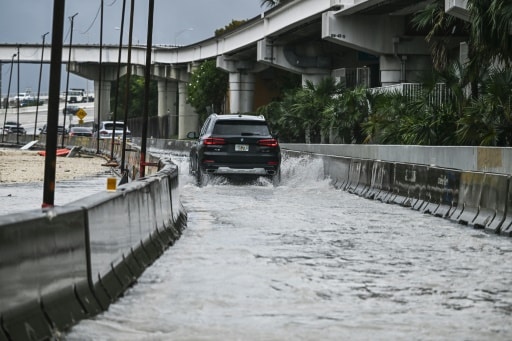 Des inondations provoquées par des pluies diluviennes à Miami