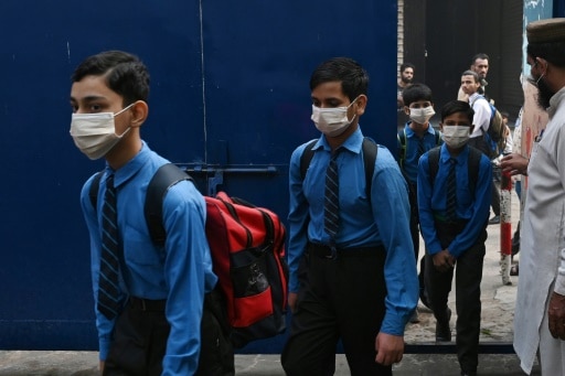 lahore pakistan eleves masque pollution de l'air