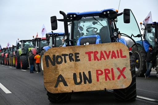 agriculteurs tracteurs blocage