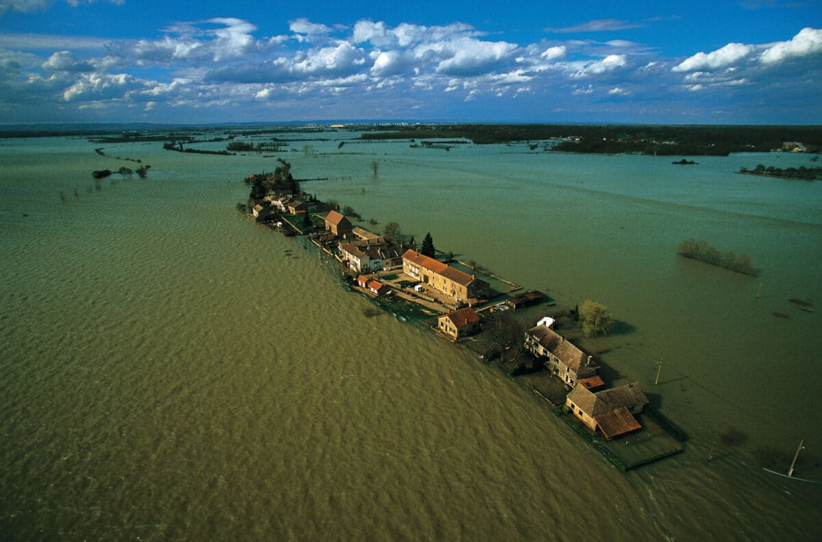 Inondations de Port d'Ouroux sur Saône, Saône-et-Loire ©Yann Arthus-Bertrand