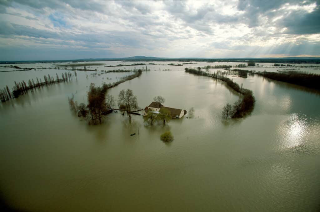 Restaurant inondé entre Lux et Saint Loup de Varennes, Saône-et-Loire.©Yann Arthus-Bertrand