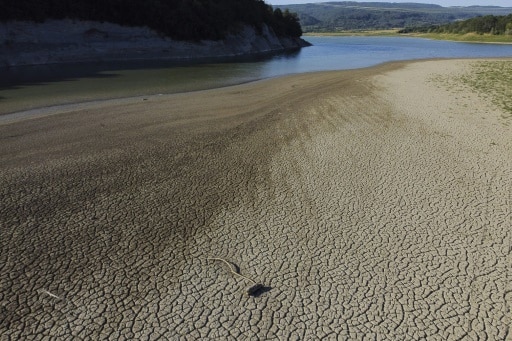 lit asséché d'une rivière