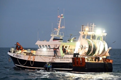 La gendarmerie maritime monte à bord du chalutier 
